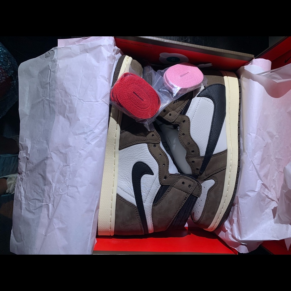Travis Scott Jordan 1s